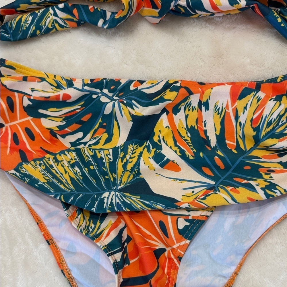 Tropical Print Women’s Swim Set Tied in the front top - Picture 3 of 4